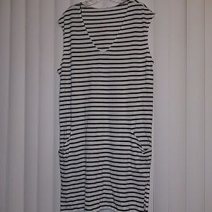 H&M Basic B&W Stripped Sleeveless Dress w/ pockets